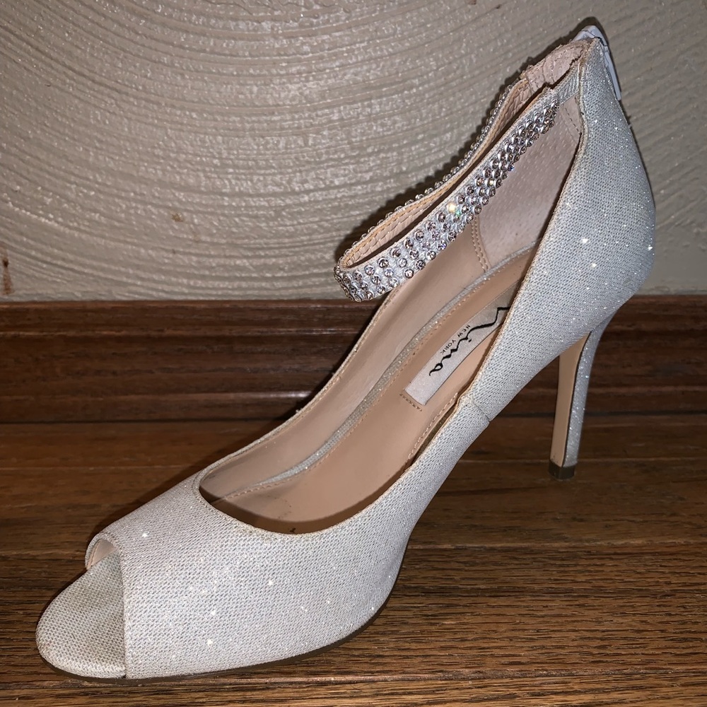 Sparkle white/silver heels w/dazzled ankle strap!